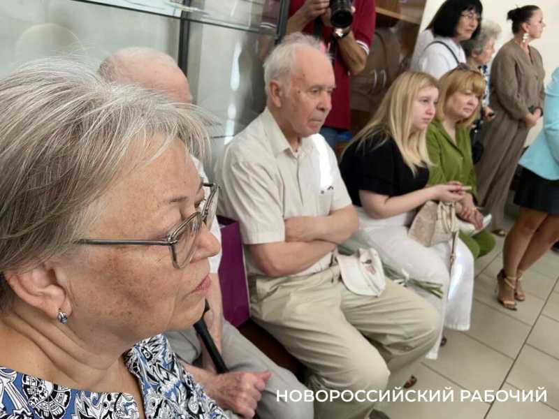 В Новороссийске сохранилось письмо Шостаковича и его фото с рабочими