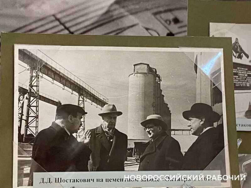 В Новороссийске сохранилось письмо Шостаковича и его фото с рабочими