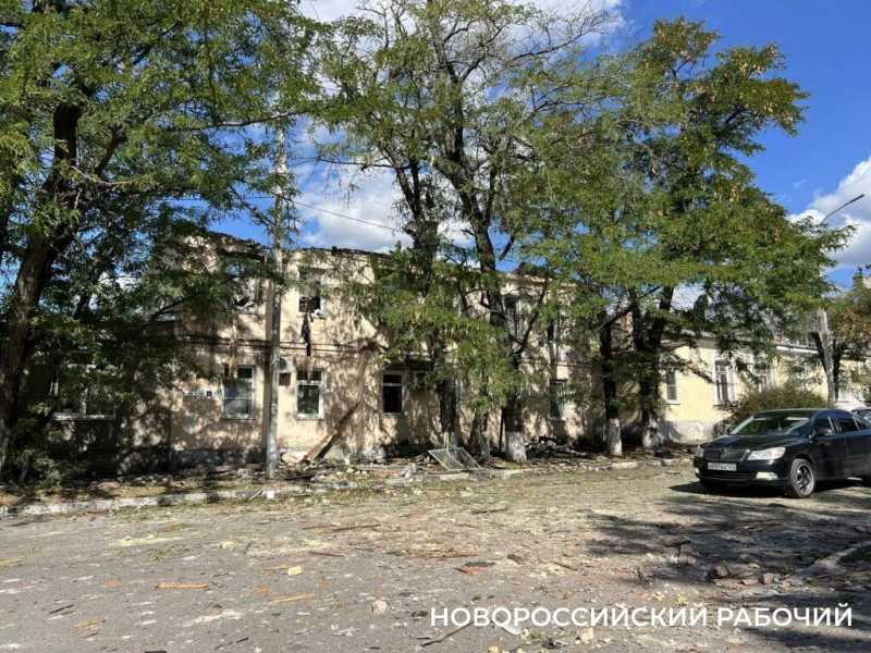 В сторону дома, где погибла от атаки жительница Новороссийска, больно смотреть