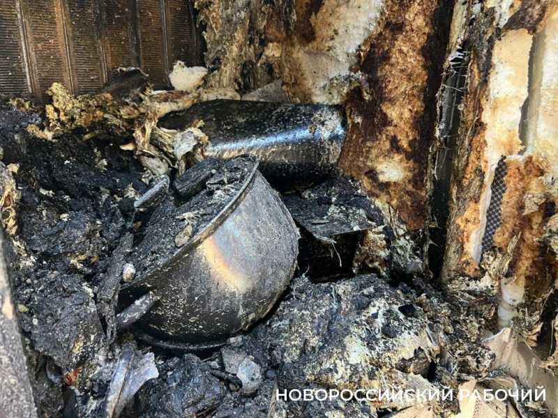 В сторону дома, где погибла от атаки жительница Новороссийска, больно смотреть