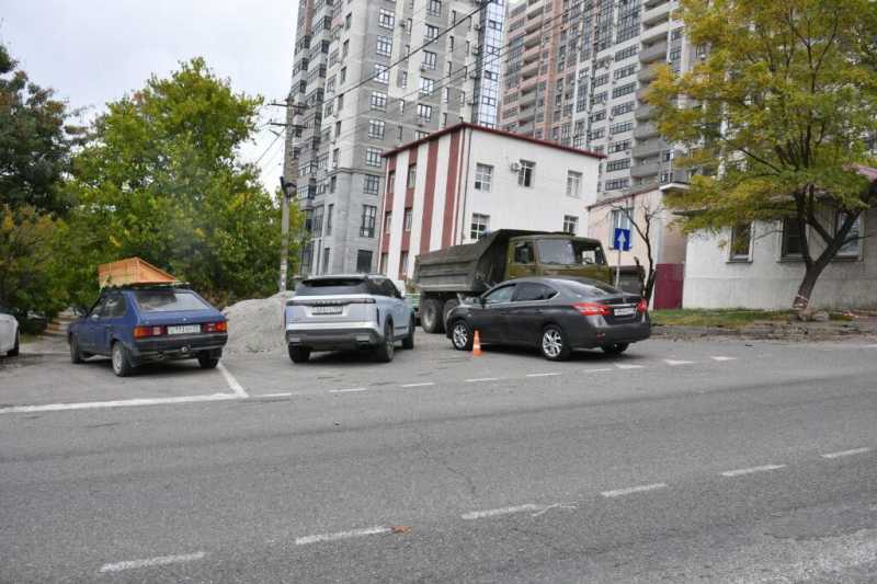 Водители встряли в тупик в самом центре Новороссийска
