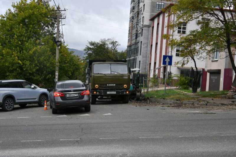 Водители встряли в тупик в самом центре Новороссийска