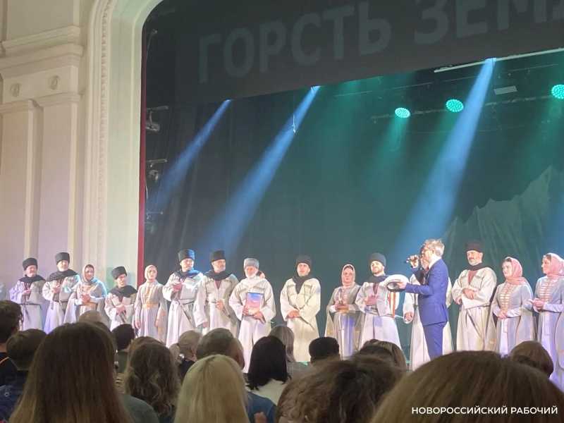 «Знать свои корни». Новороссийцы поблагодарили театр из Адыгеи
