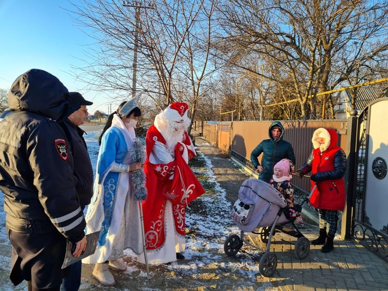Белоглинские полицейские приняли участие во всероссийской благотворительной акции МВД России &laquo;Полицейский Дед Мороз&raquo;
