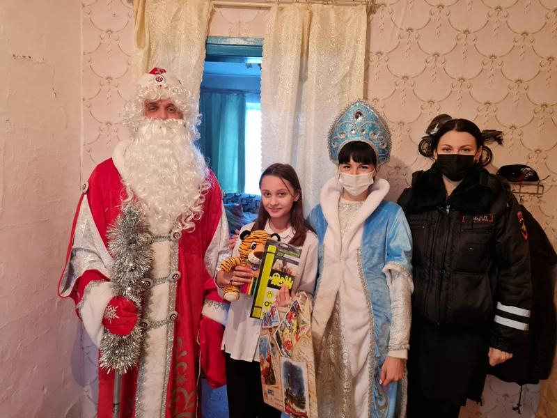 Белоглинские полицейские приняли участие во всероссийской благотворительной акции МВД России &laquo;Полицейский Дед Мороз&raquo;