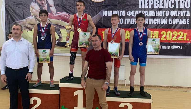 Четверо юных новороссийцев будут бороться за победу в первенстве России по греко-римской борьбе