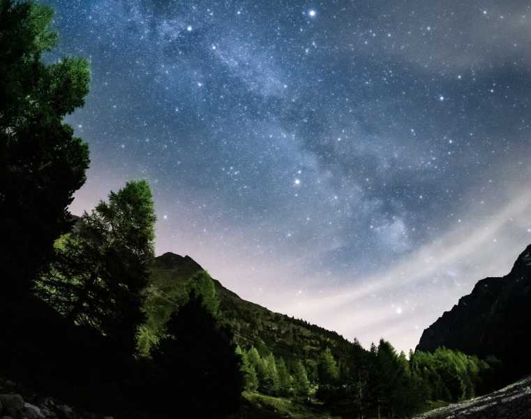 Девы получат поддержку даже недавних недоброжелателей, а Весам лучше взвешивать решения и не следовать мимолетным порывам: гороскоп на субботу для знаков зодиака