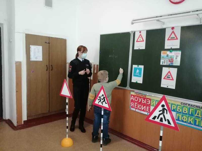 Госавтоинспекторы Приморско-Ахтарского района провели профилактическое мероприятие с детьми