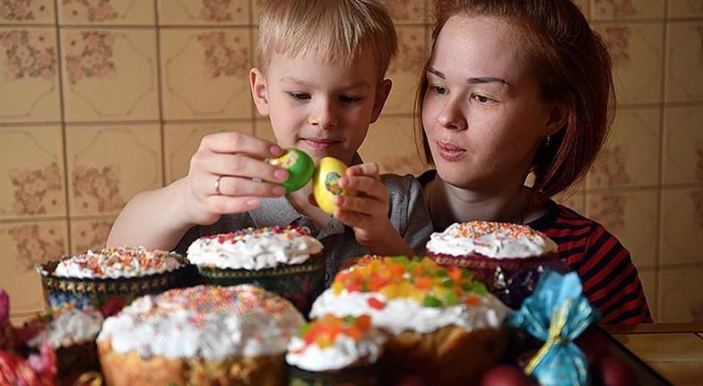 Как покрасить яйца на Пасху: 10 оригинальных и безопасных способов