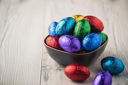 Как покрасить яйца на Пасху: 10 оригинальных и безопасных способов