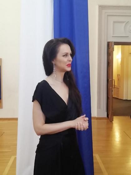 Кавказская пленница и хоккеисты из &laquo;Молодежки&raquo; прощеголяли по красной дорожке на открытии кинофестиваля в Новороссийске: фото и видео