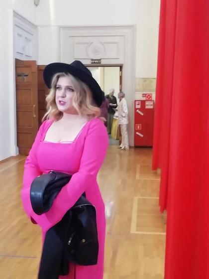 Кавказская пленница и хоккеисты из &laquo;Молодежки&raquo; прощеголяли по красной дорожке на открытии кинофестиваля в Новороссийске: фото и видео