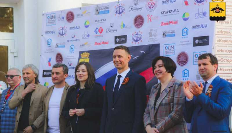 Красная дорожка, известные актеры и полтора десятка СМИ: в Новороссийске состоялось открытие II фестиваля патриотического кино «Малая земля»