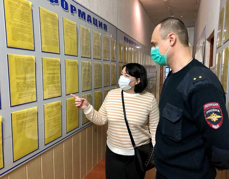 На Кубани полицейские проводят встречи с гражданами в рамках акции «Госуслуги - это просто!»