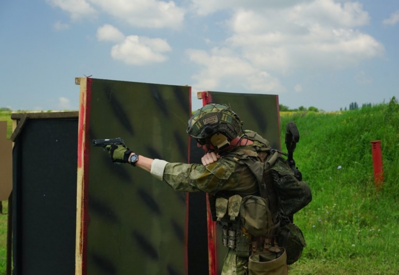На полигоне «Раевский» военные прошли этапы конкурса «Тактический стрелок»