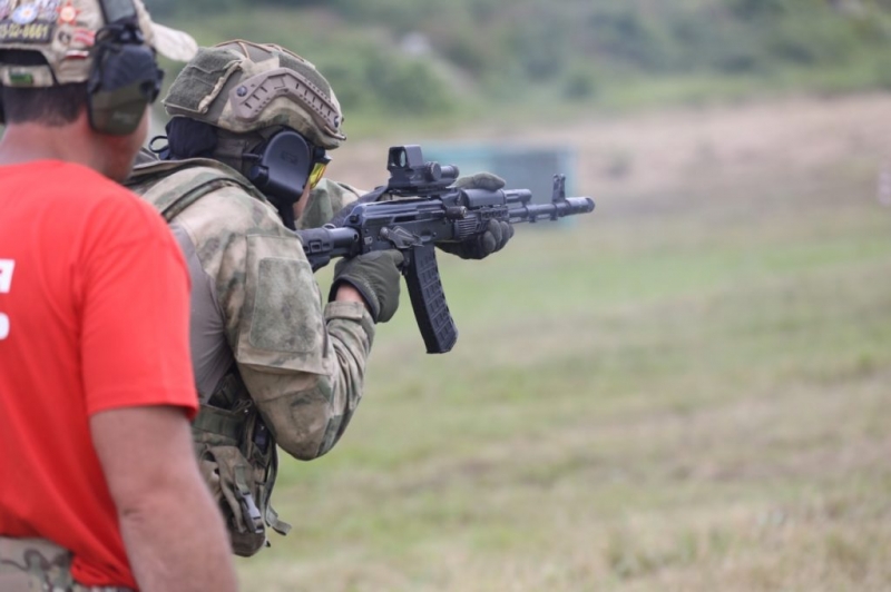 На полигоне «Раевский» военные прошли этапы конкурса «Тактический стрелок»