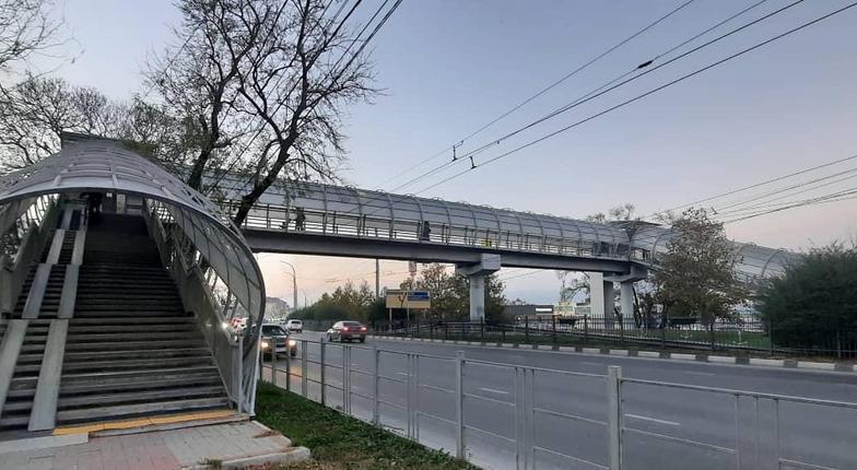 Новороссийские чиновники сорвали сроки по установке лифтов на надземных пешеходных переходах
