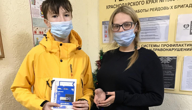 Подросткам и детям в Приморском районе вручены подарки в ходе благотворительной акции «Подари ребёнку праздник!»