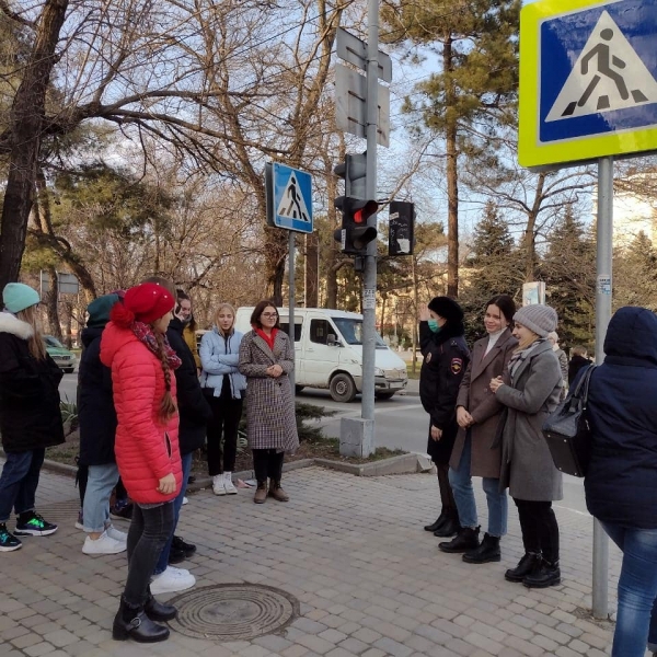 Полицейские Новороссийска проводят блиц-уроки по безопасности дорожного движения