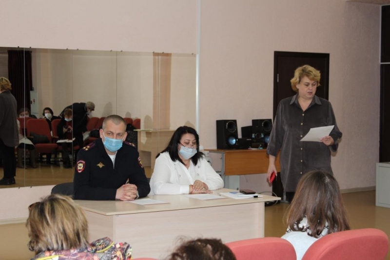 Полицейские Новороссийска проводят профилактические мероприятия с населением