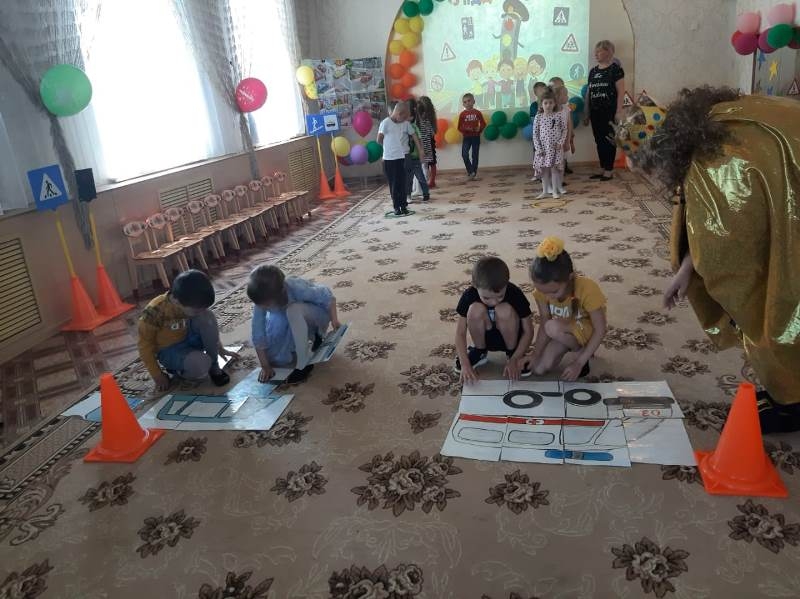Приморско-Ахтарские полицейские и общественники провели с воспитанниками детсада профилактическую беседу
