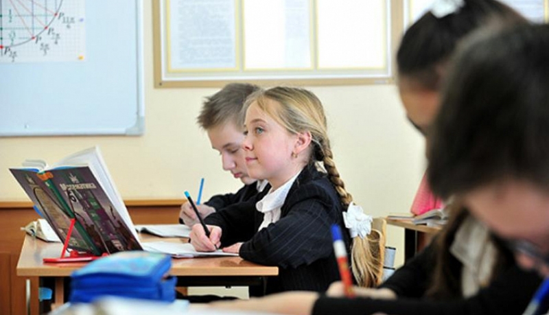 Родителям школьников до 17 августа выплатят по 10 тысяч рублей