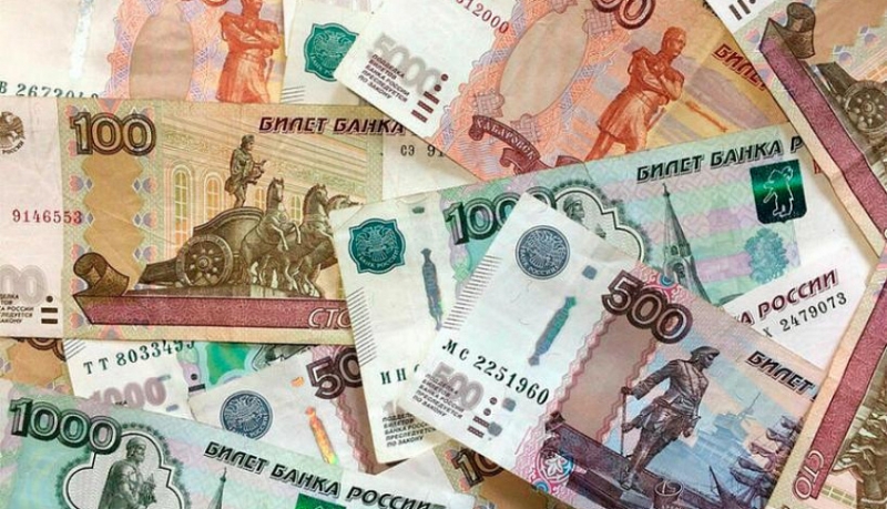 Российские пенсионеры начали получать единовременные выплаты в 10 тысяч рублей