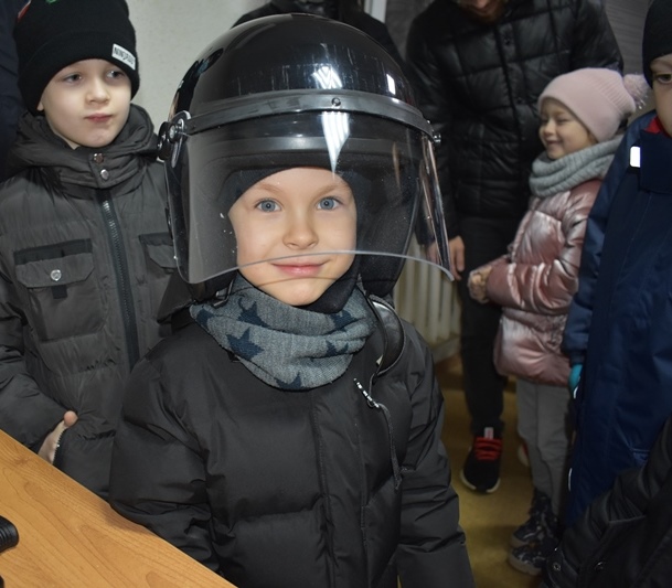 Сотрудники краснодарской полиции провели экскурсию для детей «По миру профессий»