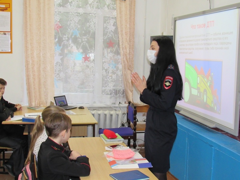 В Белоглинском районе полицейские напомнили школьникам Правила дорожного движения
