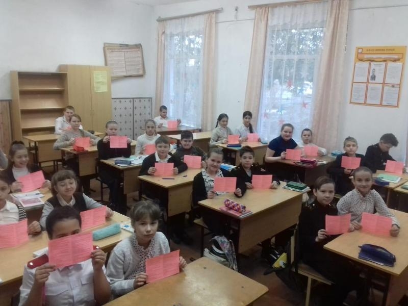 В Белоглинском районе полицейские напомнили школьникам Правила дорожного движения