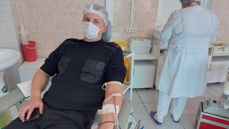 В Ейске сотрудники уголовного розыска совместно с общественниками провели акцию «Капля крови - ради жизни»