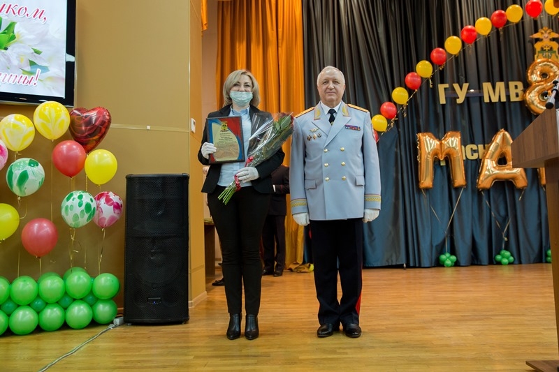 В краевом главке состоялось торжественное собрание, посвященное Международному женскому Дню 