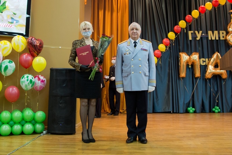В краевом главке состоялось торжественное собрание, посвященное Международному женскому Дню 