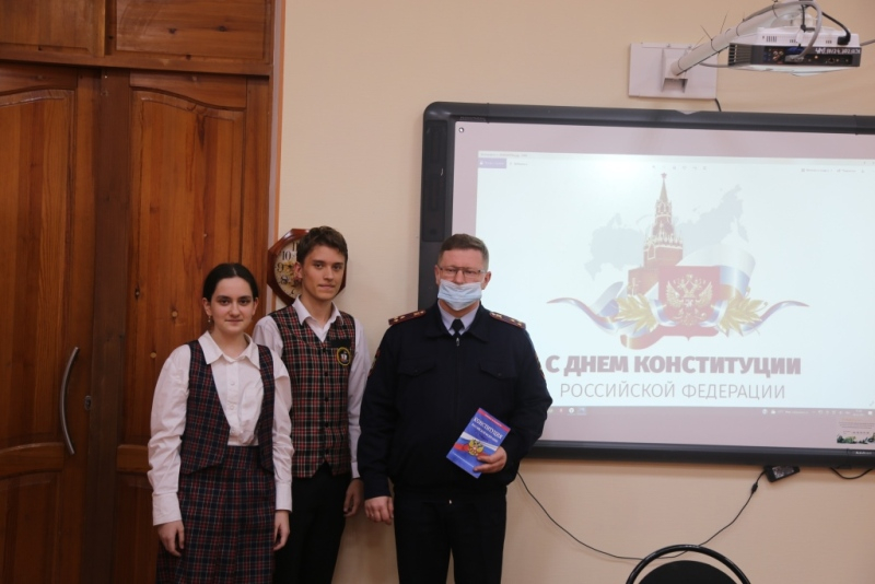 В Краснодарском крае полицейские и общественники провели мероприятия в честь Дня Конституции