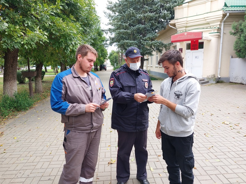В Краснодарском крае полицейские продолжают проведение профилактических мероприятий по кибермошенничеству