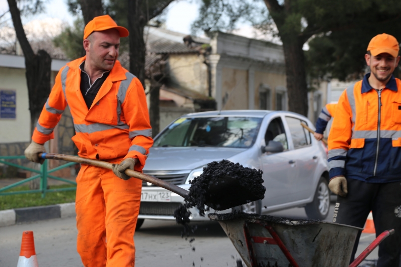 В Новороссийске ограничили движение автотранспорта по улице Исаева