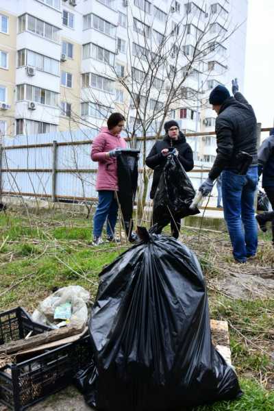 В Новороссийске прошли массовые субботники