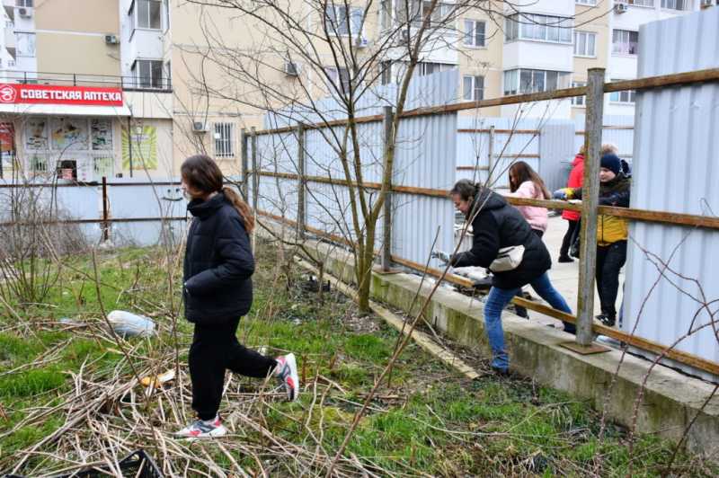 В Новороссийске прошли массовые субботники