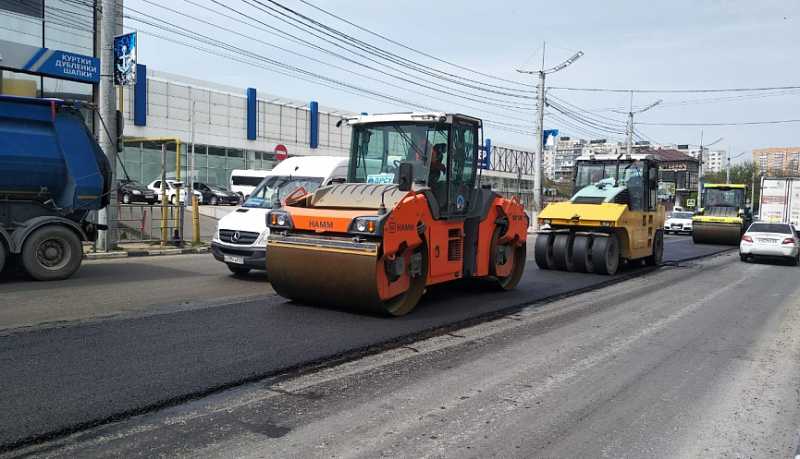 В Новороссийске ремонт дорог по нацпроекту идет в две смены