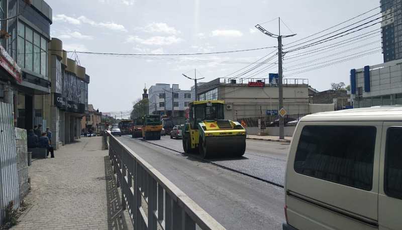 В Новороссийске ремонт дорог по нацпроекту идет в две смены