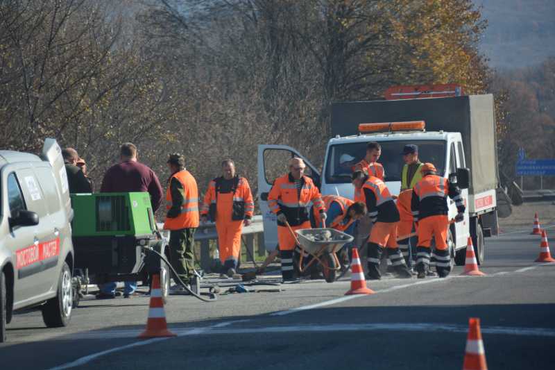 В Новороссийске улицу Видова опять ремонтируют днём. Почему?