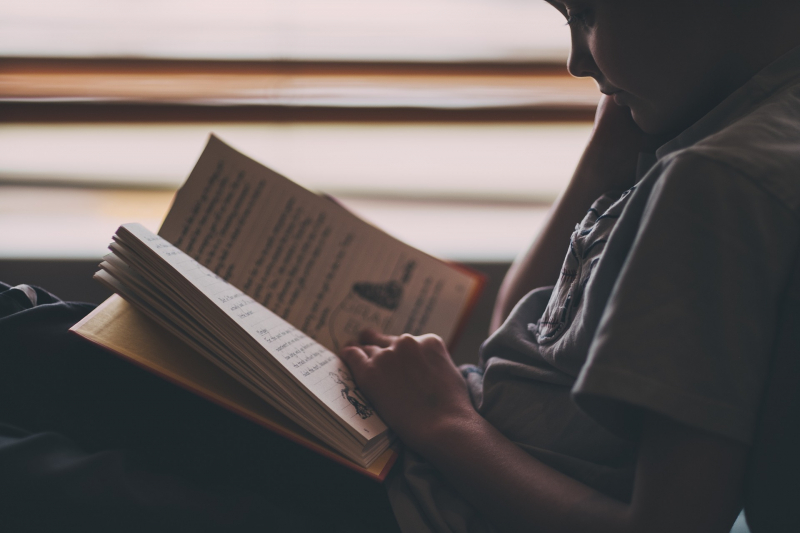 В Новороссийске все еще есть дети, которые предпочитают книгу гаджету