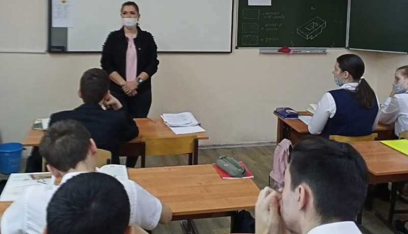 В преддверии весенних каникул на территории Приморского внутригородского района в учебных учреждениях проводятся правовые уроки